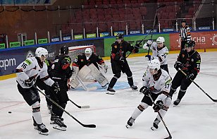 Уступаем в первом домашнем матче (0:2)