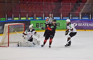 Второй поединок также остается за солигорчанами (0:2)